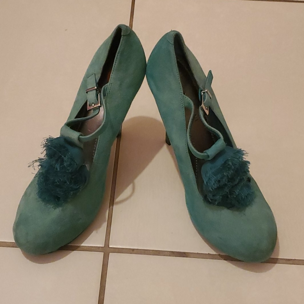 **7 for $25 Gianni Bini Green strappy Green pumps